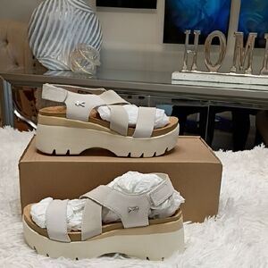 KURU Loma Women's Sand Color Platform Sandals Leather & Elastic Straps SZ 6